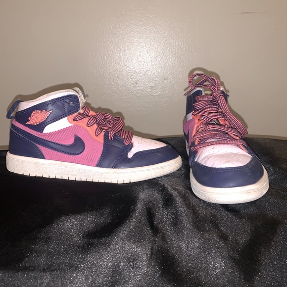 Size 13c kids Air Force 1 - Picture 1 of 3